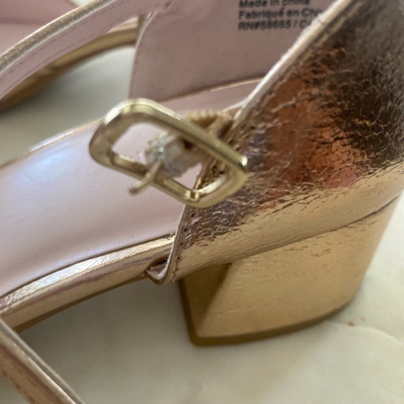 Girls bow gold shoes . Nordstrom aize 5 adult - Picture 11 of 16